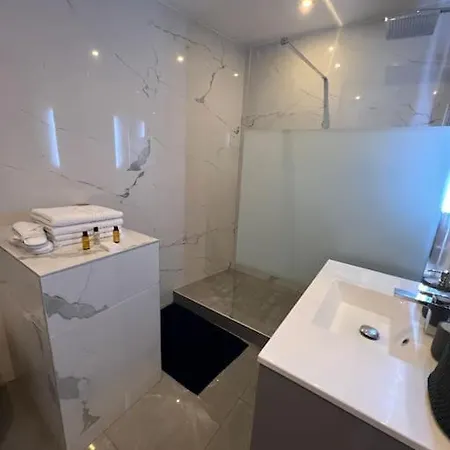Newly Renovated Spacious In Montorgeuil Area * Paris